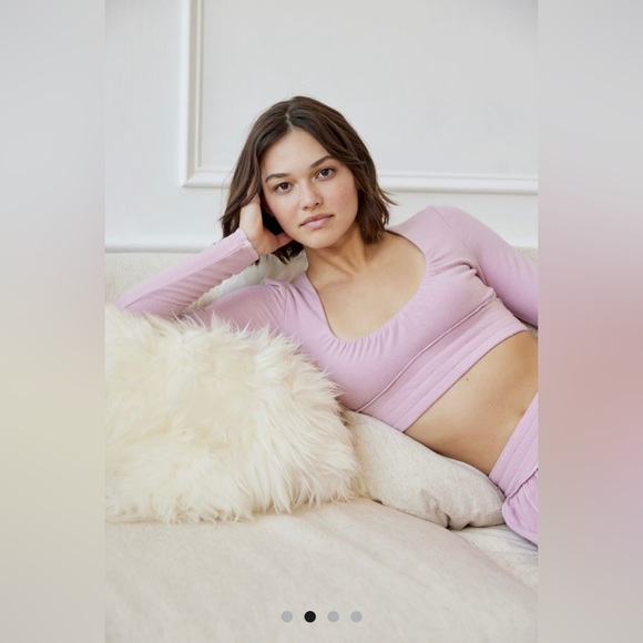 🌼💗Urban Outfitters. Cozy seamed long sleeve top. - Picture 2 of 6